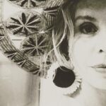 Carole Richert Instagram - Toujours un peu hors du temps l’essai costume #viedactrice #tournage