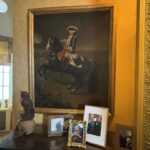 Carole Richert Instagram - Une belle aventure qui se termine, déjà nostalgique de cette vie de château! intrigue, humour, le souffle des ancêtres, un détective privé , une châtelaine déjantée, une famille suspecte …Je me suis régalée 🥰 #tf1 @philippecaroit #nicolascopin