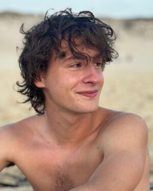 Carole Richert Instagram - Vincent photographié par Pauline… Une sœur, un frère, une complicité entre eux que j’aime tant… #frereetsoeur  #jeunesse #cestlarentree #eteindien  @vincentrlt @pauline_rlt