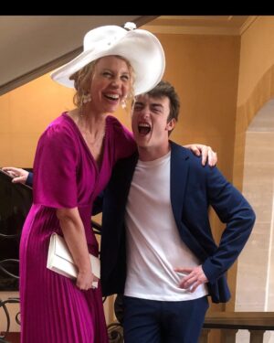 Carole Richert Instagram - Je les adore…mes partenaires de tournage @loupdenis.elion @thomas_chomel …ils sont drôles et talentueux 🥰#clem #tournage