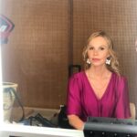 Carole Richert Instagram - C’est parti pour une semaine de tournage et ce rendez-vous quotidien au HMC ( habillage , Maquillage, coiffure) , pour entrer dans la peau d’un personnage! celui-ci je le connais bien 😉 #clem #mariefrancebrimont #serie #tf1 #merlinproduction #tournage #famille