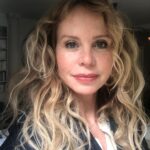 Carole Richert Instagram - Prête pour un déjeuner officiel …à l’occasion de la Journée international des droits de la femme 🌺🌺🌺 #sefaireune beauté #paris