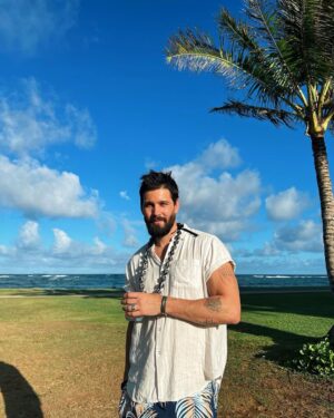 Casey Deidrick Instagram - Keep palm and carry on. I have resting beach face. Ok, that’s enough puns for the day. @sheratonkauaicoconutbeach 🏝