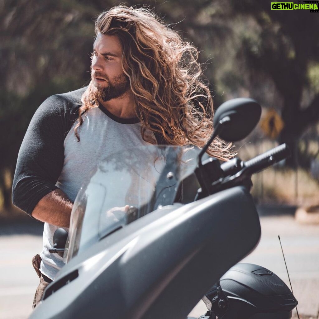 Casey Deidrick Instagram - Thought we were rollin’ up to The Old Place to shoot for @indianmotorcycle but I think @brockohurn mistook it for a Pantene Pro-V commercial. 📸: @seanmacd