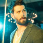 Casey Deidrick Instagram - Do you ever look into a mirror and are just absolutely feelin’ yourself...yea, me neither. 🤦🏻‍♂️ Thank you @thewrap for letting me stop by! Directed by @tatertatloveslu 📸: @graphicsmetropolis #tiff