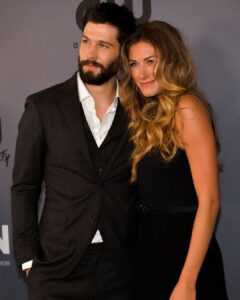 Casey Deidrick Instagram - “Look Perry. Everything the light touches is our kingdom”. @thecw Summer TCA’s @cwinthedark Season 2 🤙🏼 thank you @langy and @strongsuitclothing @gettyentertainment 📸: @rodinphotography