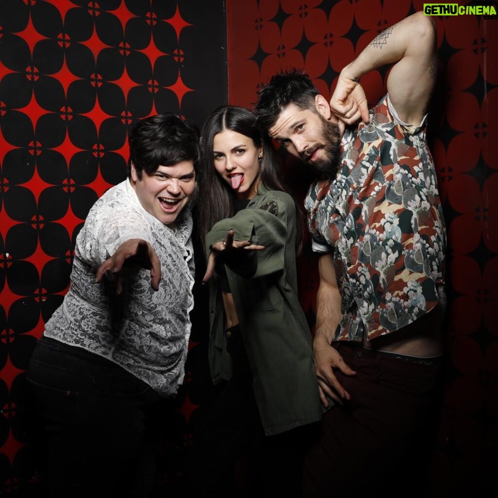 Casey Deidrick Instagram - Eye Shadows...What We Do in the Candy? ...I don’t know, we’ll figure it out🤷🏻‍♂ @harveyguillen crushes it in @theshadowsfx @victoriajustice Photo by @ianspanier #TeamGuillermo styled by @langygang #whatwedointheshadows #mtv #eyecandy #mtveyecandy