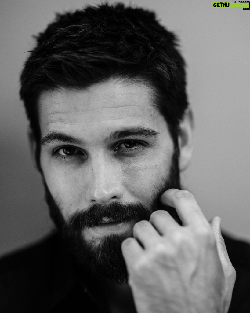 Casey Deidrick Instagram - I miss my dog. Shout out to all the daddy long legs out there trying to find jeans that fit🤦🏻‍♂️ Thank you @gettyentertainment shots taken by @garethcattermole @tiff_net #gettyimages #tiff18 Toronto, Ontario