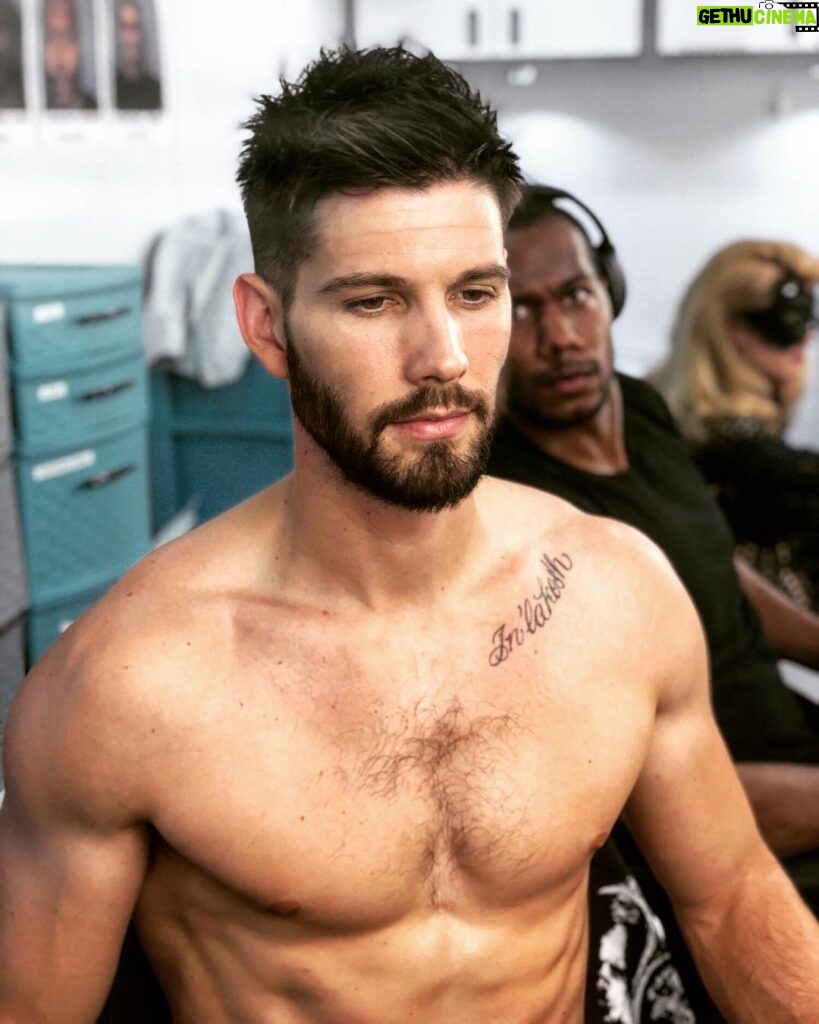 Casey Deidrick Instagram - I meditate everyday. Like today for example, I’m meditating on how I’m going to crush 17 pizzas after this last shirtless scene🤷🏽‍♂🧘🏽‍♂ #wrapped #paleolife thanks for the tan @jedimaster34