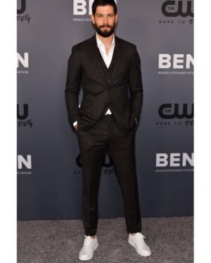 Casey Deidrick Instagram - “Look Perry. Everything the light touches is our kingdom”. @thecw Summer TCA’s @cwinthedark Season 2 🤙🏼 thank you @langy and @strongsuitclothing  @gettyentertainment 📸: @rodinphotography
