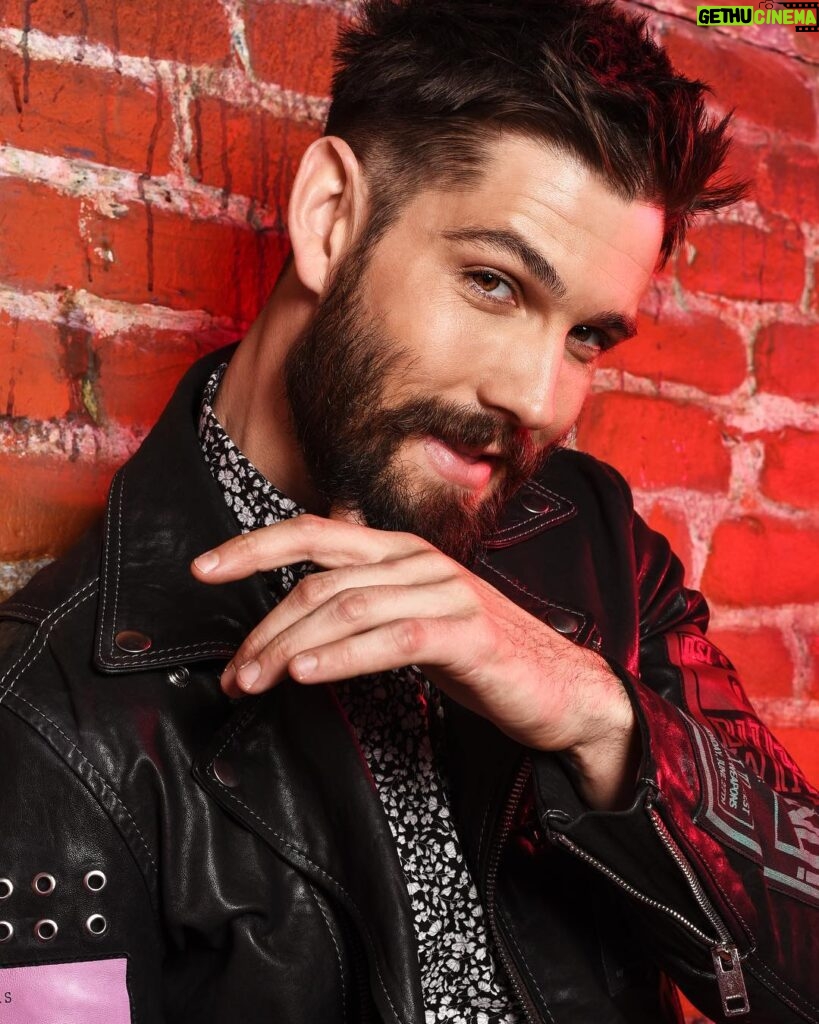 Casey Deidrick Instagram - New interview out for @abookof Photos by: phillldotcom Styling by: @langygang Grooming by: @josephadivari @graphicsmetropolis www.abookof.us/openbook/casey-deidrick. #mentalhealthawareness #thecw #cwinthedark