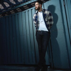 Casey Deidrick Instagram - Just over here praying this UFO takes me with them 🛸 📸: I got to shoot with the very talented @hrodriguezphotos thank you for spending the day with me and sharing your kindness🙏🏻 💇🏽‍♂️: @josephchase