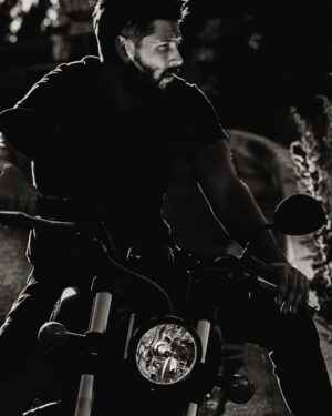 Casey Deidrick Instagram - Just over here trying to avoid parties during a pandemic.
@indianmotorcycle 📸: @josephthomasphoto