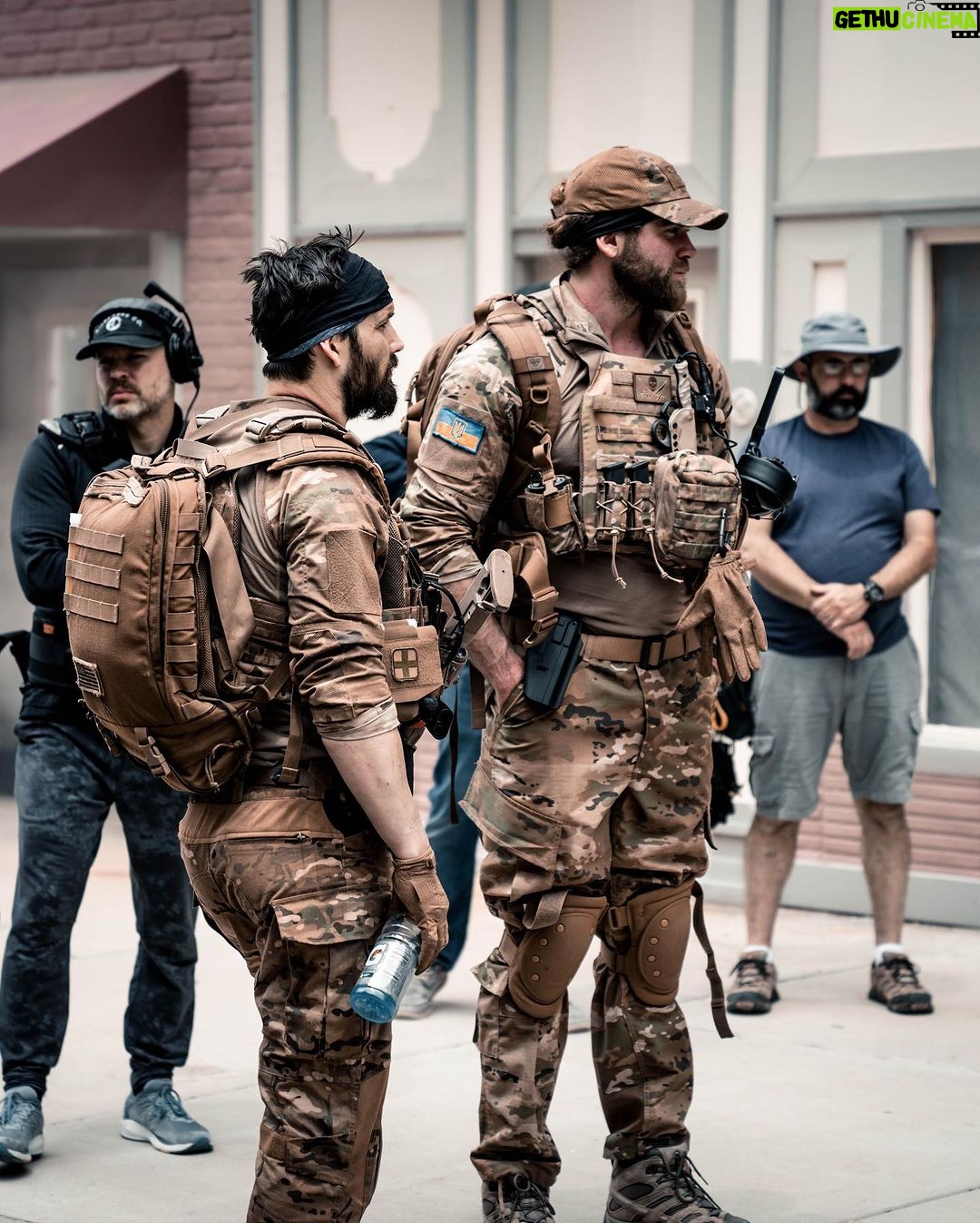 Casey Deidrick Instagram - 🫡 Big thank you to frog man 🐸@ianschinelli for teaching me your ways and training me. I have so much respect for our military. 📸: @standwatchconcepts