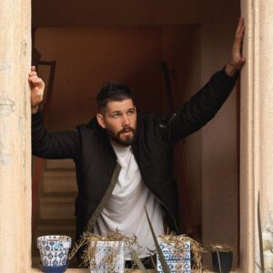 Casey Deidrick Instagram - Just over here praying this UFO takes me with them 🛸 📸: I got to shoot with the very talented @hrodriguezphotos thank you for spending the day with me and sharing your kindness🙏🏻 💇🏽‍♂️: @josephchase