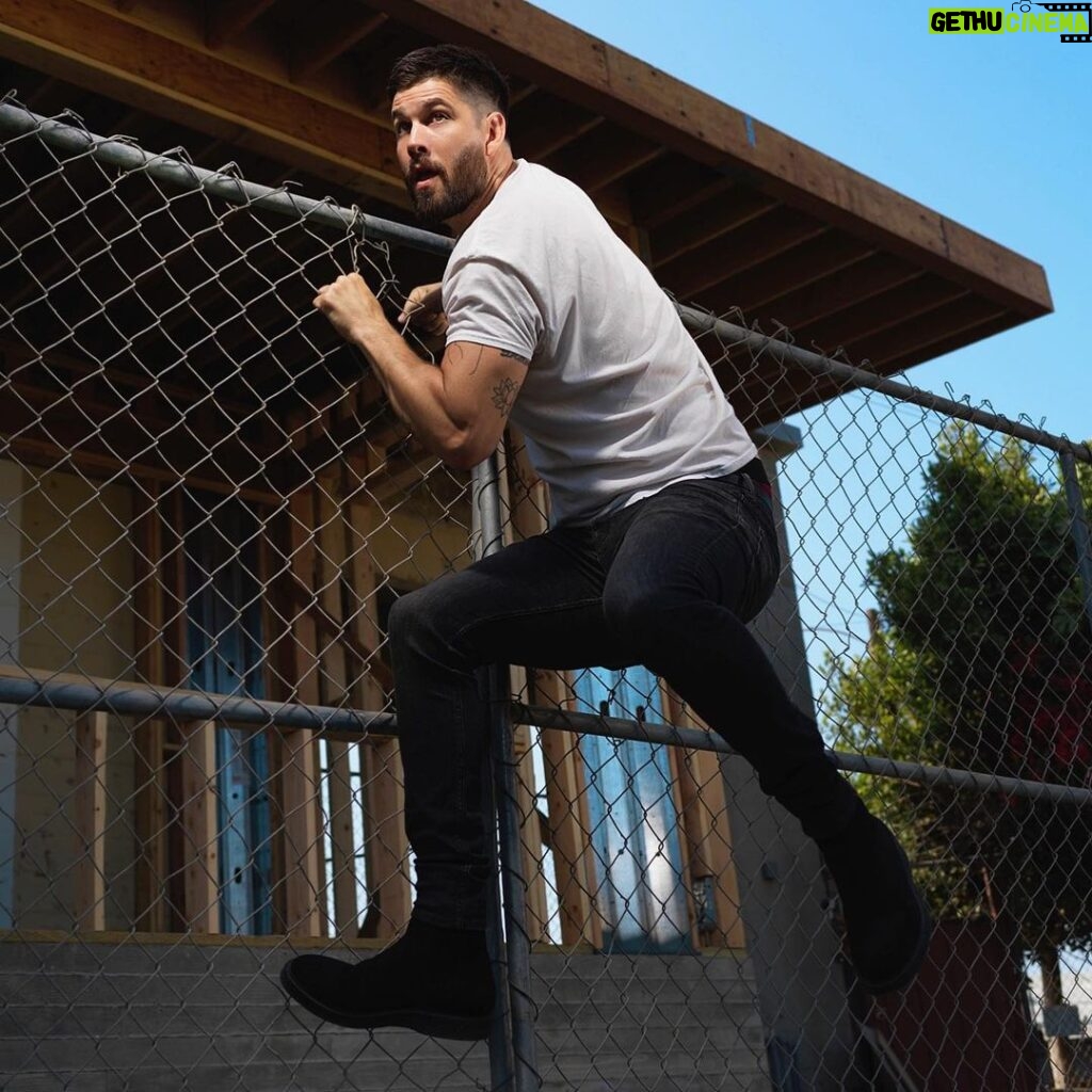 Casey Deidrick Instagram - Just over here praying this UFO takes me with them 🛸 📸: I got to shoot with the very talented @hrodriguezphotos thank you for spending the day with me and sharing your kindness🙏🏻 💇🏽‍♂: @josephchase