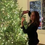 Casey Patterson Instagram - Holiday PSA❗️❄️🌲 Elegant little gatherings can go ass-up quick folks. Be safe out there 🎄🎅🏻❄️🌲🥂👯‍♀️💋 Hotel Motel Holiday Inn!