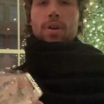 Casey Patterson Instagram - Holiday PSA❗️❄️🌲 Elegant little gatherings can go ass-up quick folks. Be safe out there 🎄🎅🏻❄️🌲🥂👯‍♀️💋 Hotel Motel Holiday Inn!