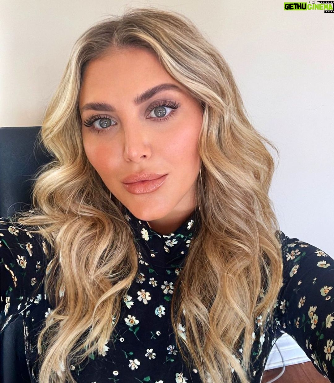 Cassandra Scerbo Instagram - Interviews from home 🥰🌻
