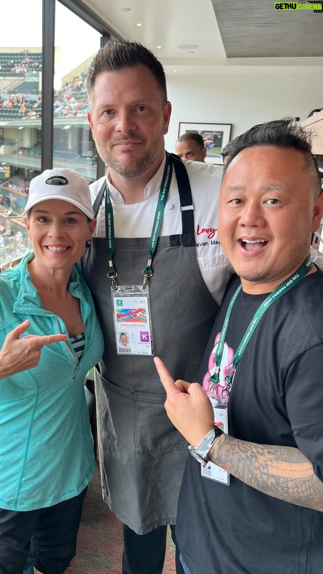 Cat Cora Instagram - This weekend at the BNP Paribas Open was such a dream! The food was incredible - from the bao buns to the lobster club to chinese chicken salad and shrimp pad Thai - shout out to @jettila, @chefstevenmaak and the entire Bistro 88 team, you rocked it π₯π₯ The only thing that could make it any better was watching the #1 player in the WORLD, @iga.swiatek πΎ @bnpparibasopen #indianwells #TennisParadise and @alitila I LOVE SEEING YOU!