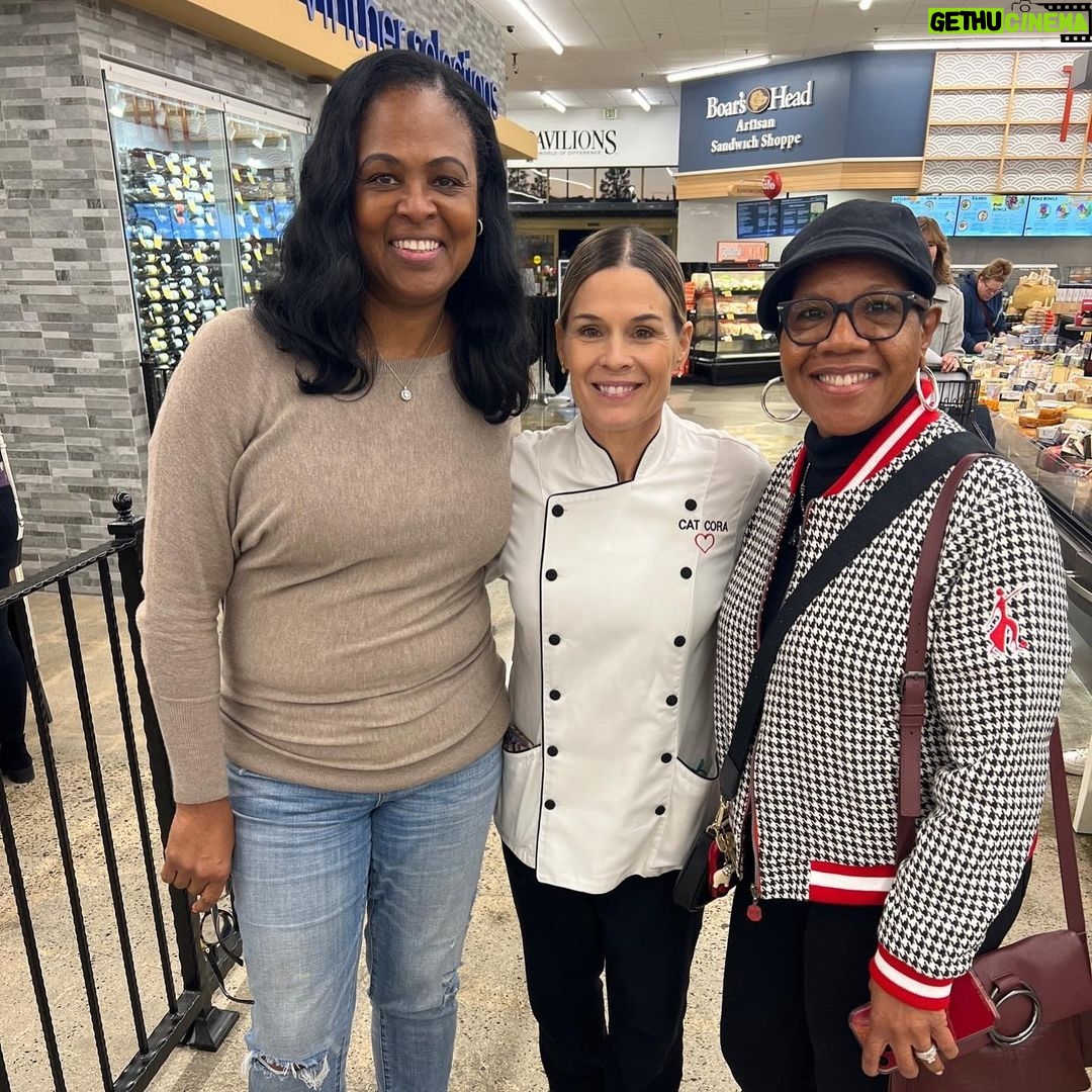 Cat Cora Instagram - It’s always so special to me when I get a chance to meet and speak with all of you! Cheers to a year full of love and #AlcoholFreeFebruary with @handonheartwine ❤️🍷 #handonheartwine #nonalcoholicwine #handonheart #fullofheart #notalcohol #californiaWines #nonalcoholicwine #nonalcoholic #alcoholremoved #chef #femalechef #cheflife #IC3 @pavilions #pavilionslagunaniguel
