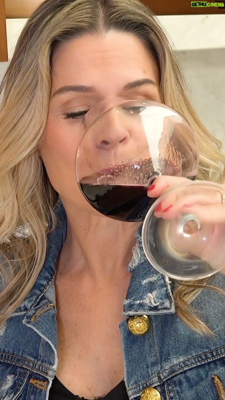 Cat Cora Instagram - Cheers to celebrating National Wine Tasting Day with the alcohol gently removed thanks to Hand on Heart Wines. For whatever reason you choose to be alcohol-free, there’s Hand on Heart ❤️🍷 🎥: @handonheartwine #nationalwinetastingday #handonheartwine #nonalcoholicwine #handonheart #fullofheart #notalcohol #californiaWines #nonalcoholicwine #nonalcoholic #alcoholremoved #chef #femalechef #cheflife #IC3 @handonheartwine