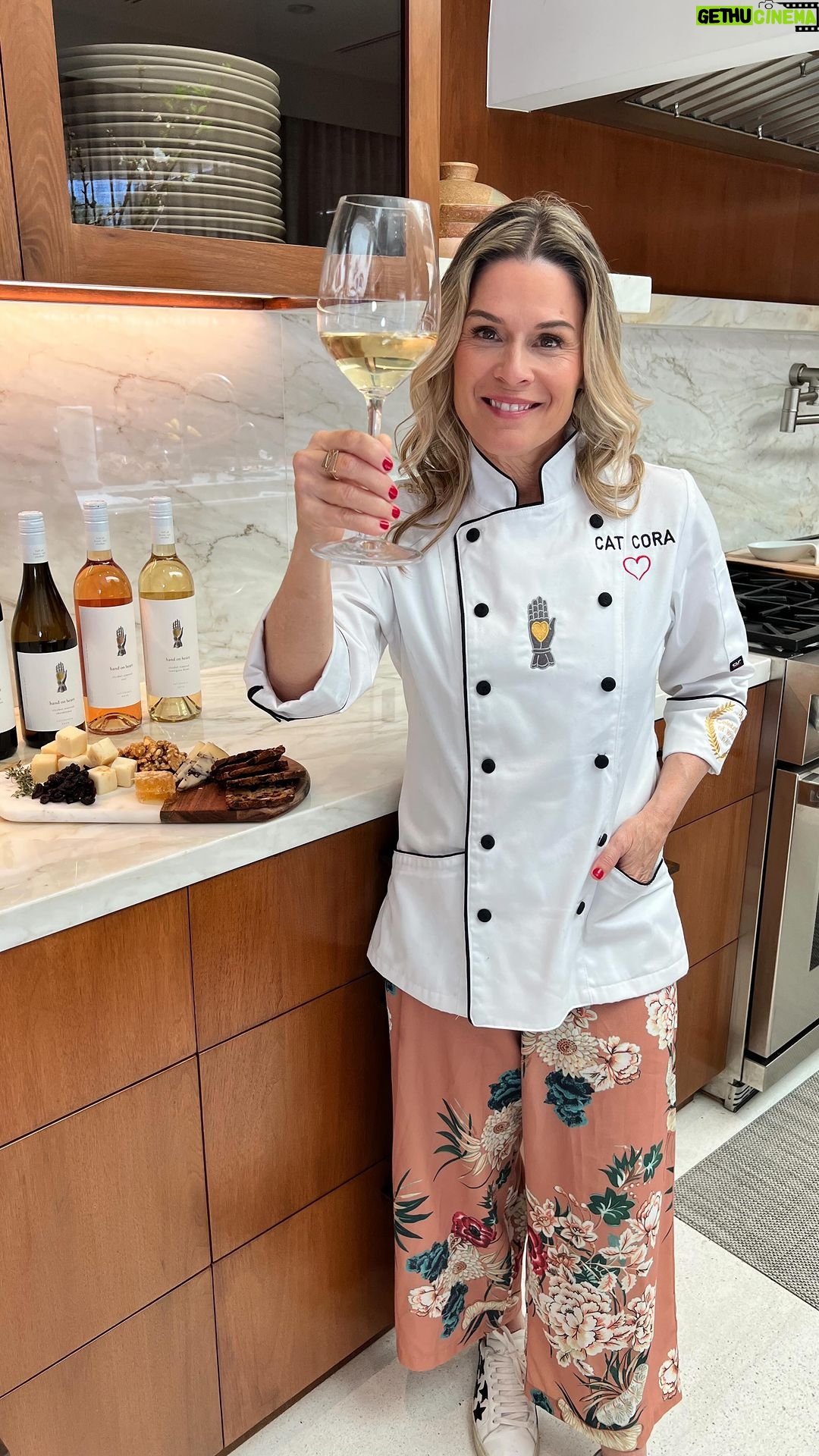 Cat Cora Instagram - It’s WINE o’clock somewhere, especially when it’s @handonheartwine and the alcohol is gently removed ❤️🍷⏰ #handonheartwine #nonalcoholicwine #handonheart #fullofheart #notalcohol #californiaWines #nonalcoholicwine #nonalcoholic #alcoholremoved #chef #femalechef #cheflife #IC3 @handonheartwine