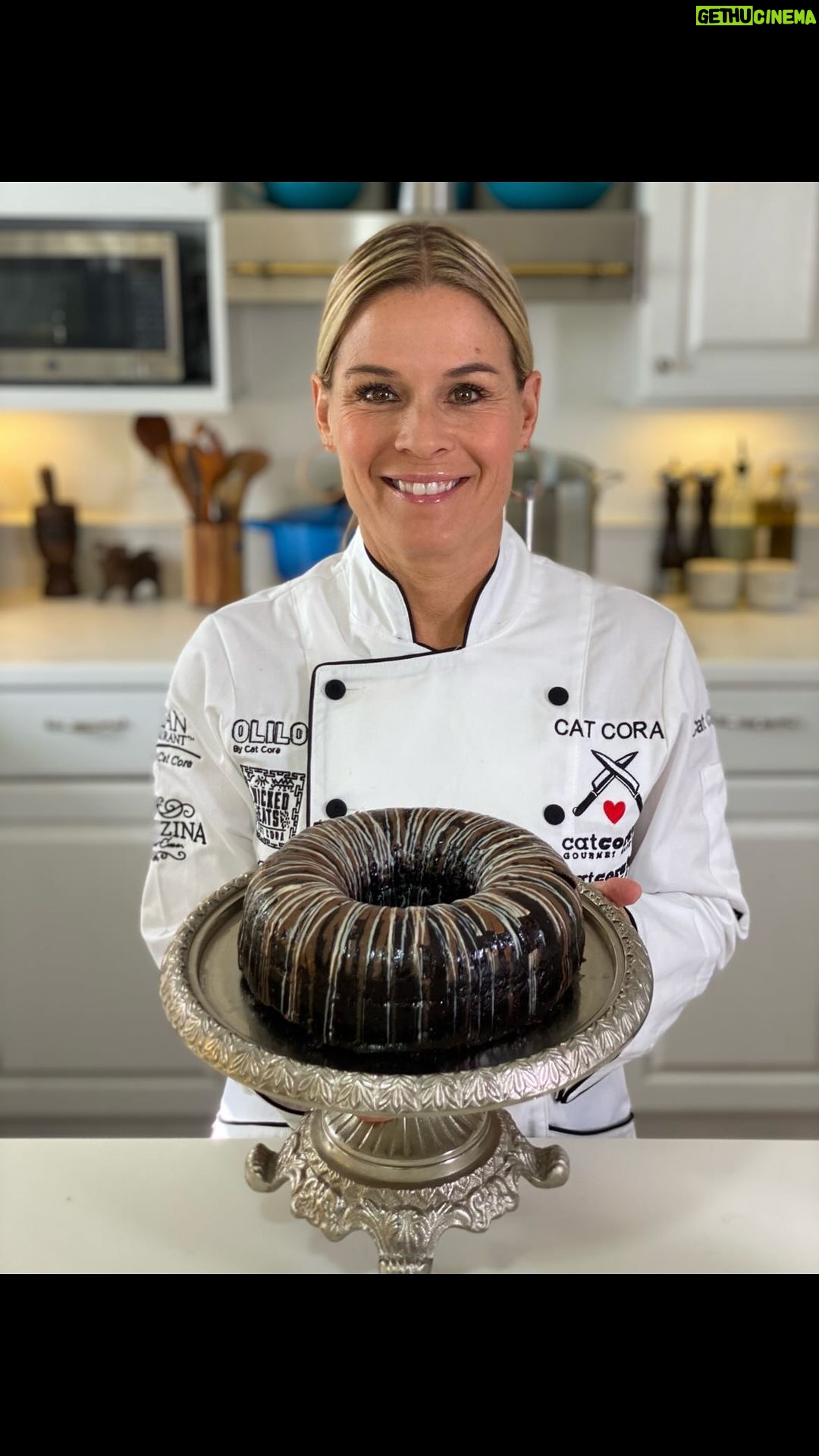 Cat Cora Instagram - Ok y’all, its your LAST CHANCE for the @goldbelly SALE ON NATIONWIDE SHIPPING! Use code APPSALE20 on the Goldbelly App to get 20% off my desserts - but it ends TONIGHT, September 30th! #goldbelly #goldbellydesserts #fooddelivery #catcoradesserts