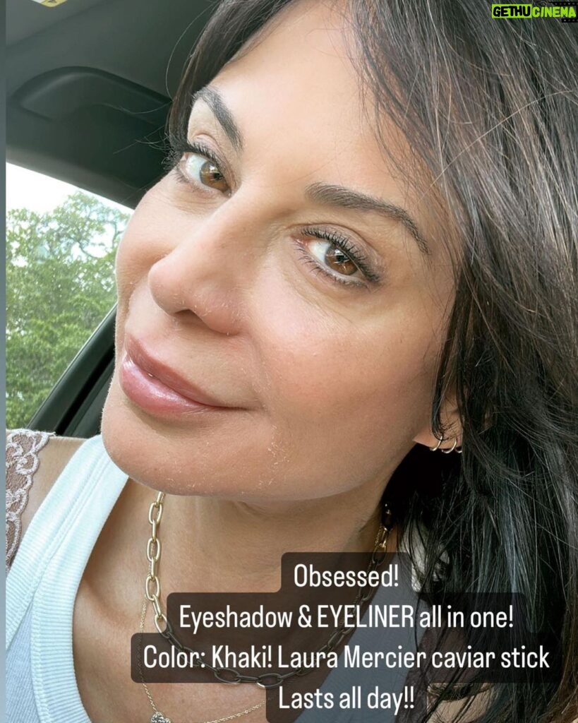 Catherine Bell Instagram - This eyeshadow stick is one of the coolest things I’ve ever found! Are used to be called in an earlier pick up post. This one’s khaki color. Goes on so easy and you can blend it with a brush or your finger, and after about a minute it sets or dries & it stays on all day!! 🙌🏼🥰 @lauramercier Caviar Eye stick #eyeshadow #eyeliner #easymakeup