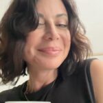 Catherine Bell Instagram - Afternoon pick me up! 🌟 Don’t worry … I still LOVE my coffee!! #healthylifestyle #energy #mood #electrolytes #himalayansalt #goodwitch #goodwitchvibes