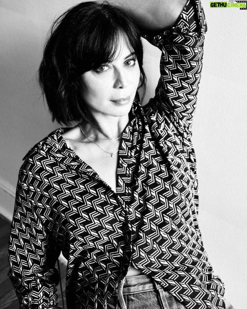 Catherine Bell Instagram - #fbf @the.baremag @tina_turnbow 🖤🤍