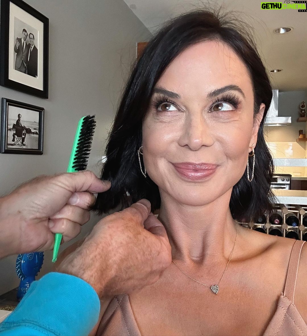 Catherine Bell Instagram - Almost thereβ¦. @ebmrf concert tonight! #rock4eb #malibu ππ»ββοΈ: @charles_dujic π: @patrickdefontbrune