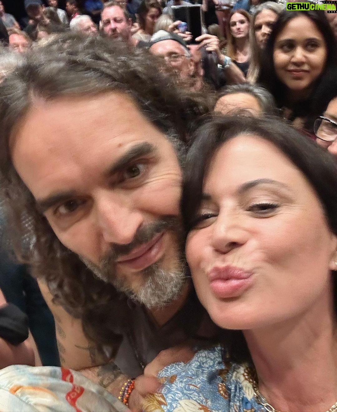 Catherine Bell Instagram - Amazing show tonight!! Didn’t know what to expect but it was in my little hometown theater… laughed til my cheeks hurt & got one of his famous “cuddles”! Thanks @russellbrand 🙌🏼💙 Capitol Theatre (Clearwater, Florida)