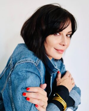 Catherine Bell Instagram - …be my Valentine 💌 

@tina_turnbow 
#denim #rednails #valentinesnails #valentines