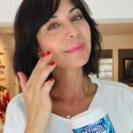 Catherine Bell Instagram - Still time for stocking stuffers!! 🎄❤️🎁 (link in bio!) #Repost @everliving.beauty ・・・ What is Retinol?! Retinol increases skin cell production. It helps unclog pores. Retinol also exfoliates your skin and increases collagen production, which can reduce the appearance of fine lines and wrinkles, giving your skin a fresher, plump appearance. Sound good? We got you! ♥️🎉⭐️🎄🎁💯