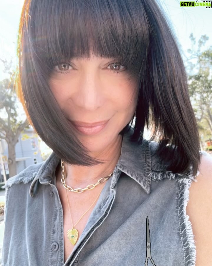 Catherine Bell Instagram - Love me a fresh cut! ✂️💇🏻♀️ . #hair #haircut #selfcare #shorthair