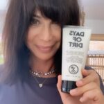 Catherine Bell Instagram - Nothing like a little Days of Dirt hair cream to get rid of the freshly washed frizz & give you that lived-in look! ❤️ love it @themensgroomer so does my son!! Perfect for his messy tousled hair 😉 #notanad #goodstuff #haircare Link in bio!