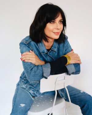 Catherine Bell Instagram - …be my Valentine 💌 

@tina_turnbow 
#denim #rednails #valentinesnails #valentines