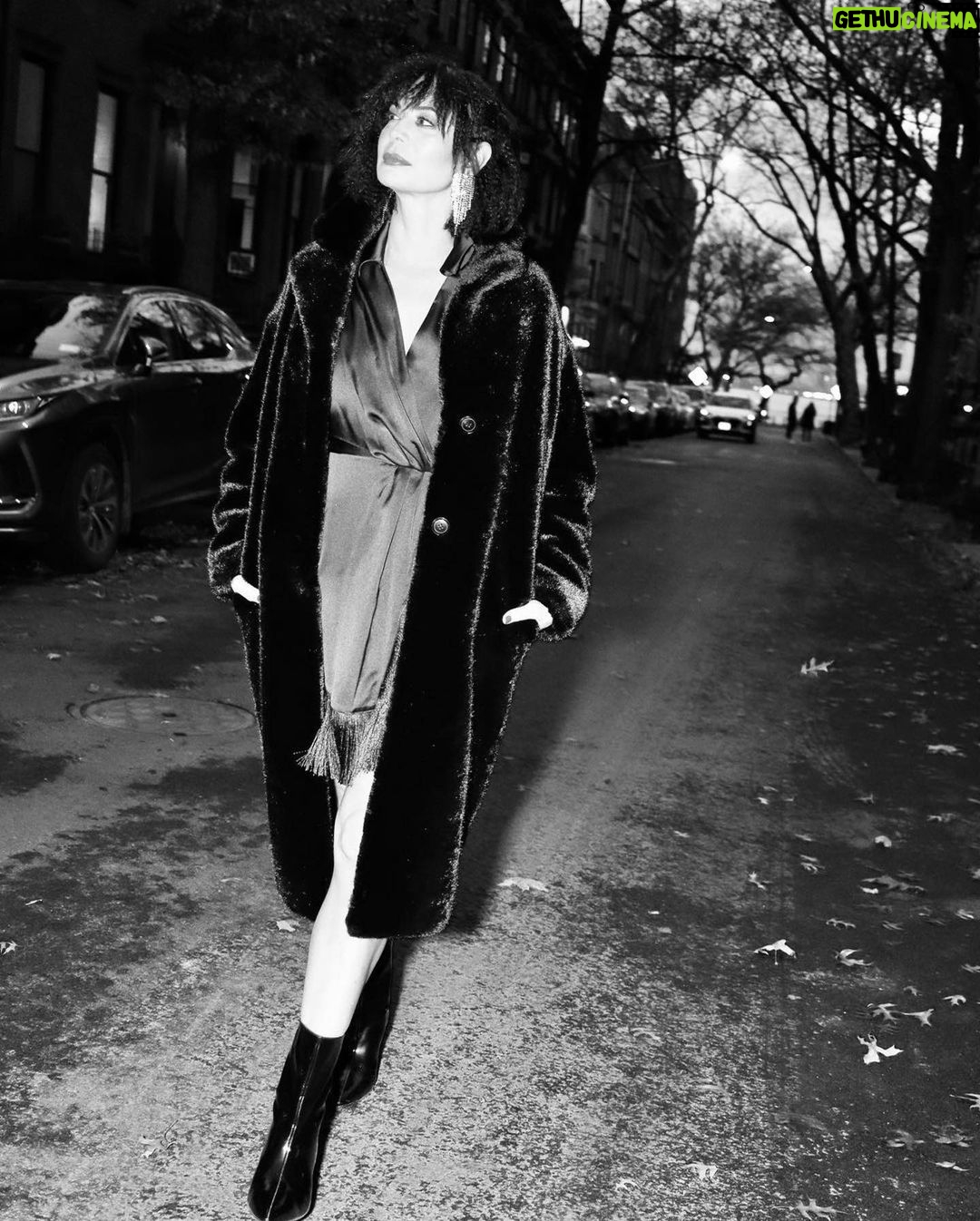 Catherine Bell Instagram - #Repost @the.baremag ・・・ Heading into 2023 with our beautiful friend and talented #muse @therealcatherinebell #newyearseve #bare #beauty 💜 #catherinebell 🖤 #linkinbio