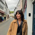 Catherine Bell Instagram - It’s the doors for me 💙 Totnes, Devon 🇬🇧
