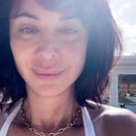 Catherine Bell Instagram – Start your day right!! 10 minutes of direct sunlight for vitamin D ☀️ and a 10-15 minute workout 💪🏼 
#workout #vitaminD #sunlight #startyourdayright