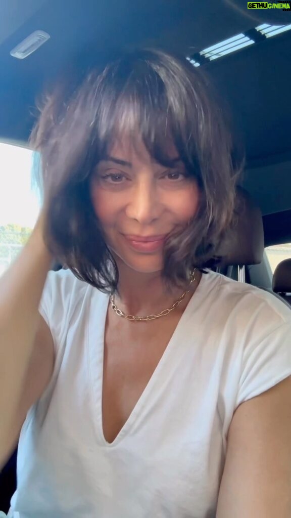 Catherine Bell Instagram - 30 second early morning car makeup! I always keep a few basics in my purse: cream blush, mascara & lipgloss (a few colors!). Then when I’m late for my kids sports at 7am.. I’m still covered! 😉 Blush: Merit cream blush in “Beverly Hills” & a pop of Ilia Multi stick (for cheeks, eyes or lips!) color: “Dear Ruby” Mascara: Maybelline SkyHigh Lash Sensation in Very Black Gloss: Kosas Wet gloss in “Malibu” ❤️❤️❤️ #makeuptutorial #beauty #momlife #sportsmom #easymakeup