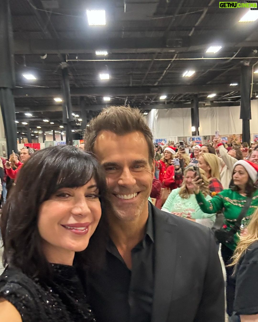 Catherine Bell Instagram - Look who I found!! @cameronmathison #ChristmasCon @thats4ent
