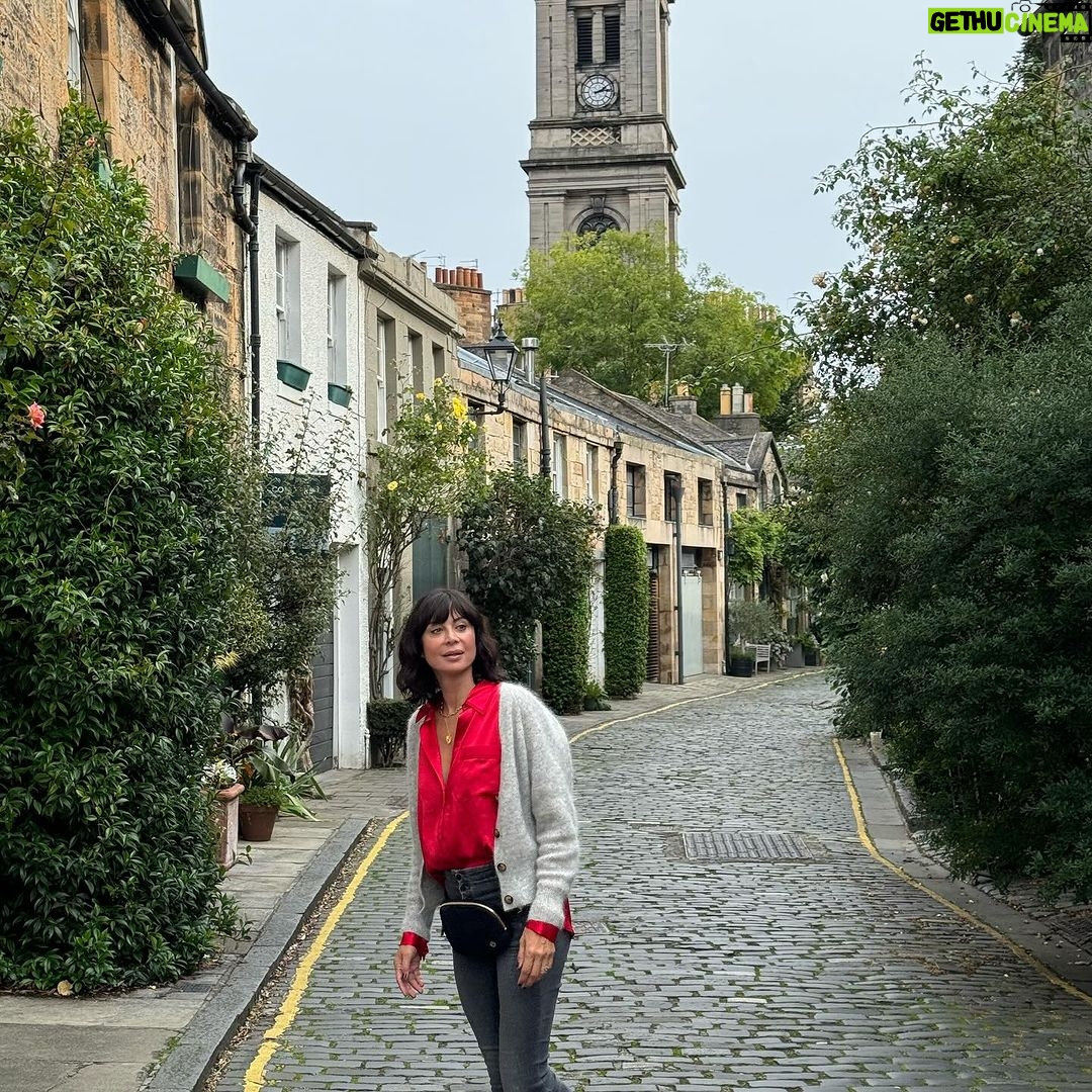 Catherine Bell Instagram - Circus Lane, Edinburgh 💐🌷🍃 Edinburgh Scotland