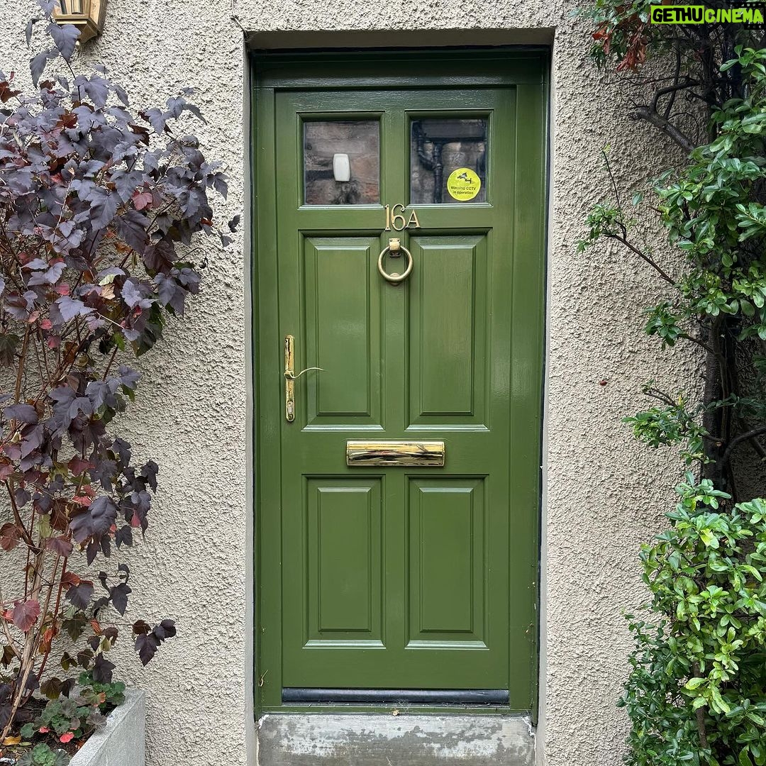 Catherine Bell Instagram - Circus Lane, Edinburgh 💐🌷🍃 Edinburgh Scotland