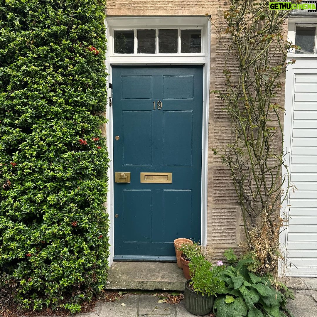 Catherine Bell Instagram - Circus Lane, Edinburgh 💐🌷🍃 Edinburgh Scotland