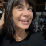 Catherine Bell Instagram - The things we do for love 🥰 hoping this sweet mom enjoys her late night/ no makeup/ pajama wearing birthday greeting! These make me happy that they make others so happy!! 😊🙏🏼 I think that’s correct grammar?? 😂 it’s late but I got the bday greeting in before her birthday breakfast 👌🏼🫶🏼 @cameo (link in bio) ❤️