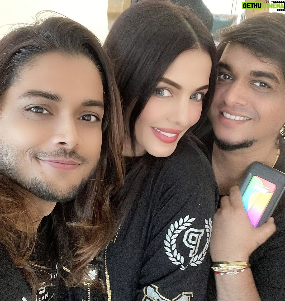 Celina Jaitly Instagram - Happiest birthday my darling Mutki @ashishsrivastava .. Miss you and @ragebydkloset so much … #happybirthday #celinajaitly #lgbt #bff #missyou #bollywood