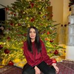 Celina Jaitly Instagram - Peace !! Peace !!! Peace !!!! I want to make a new year prayer not a resolution… Leave the hatred behind, see and judge the reality with your own eyes. Embrace kindness, empathy and love… Stop the wars, save the children.. Your voice matters !! …. Have a lovely year ahead. ♥️✨ #celinajaitly #celina #celinajaitley #bollywood #stopthewar #beautyqueen #missindia #missuniverso #peace #happynewyear
