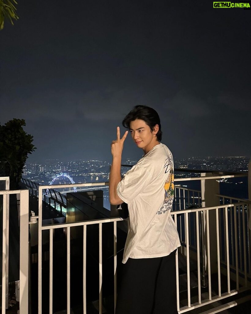 Cha Eun-woo Instagram - 🌌 Singapore Marinabay